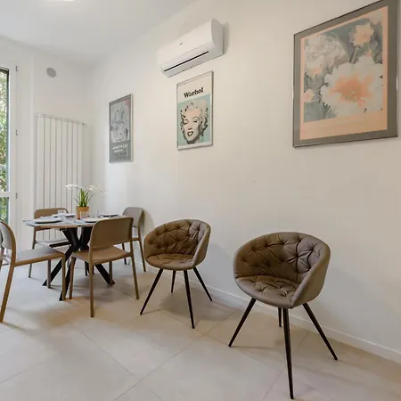 Napoleone - New Near Historic Center
