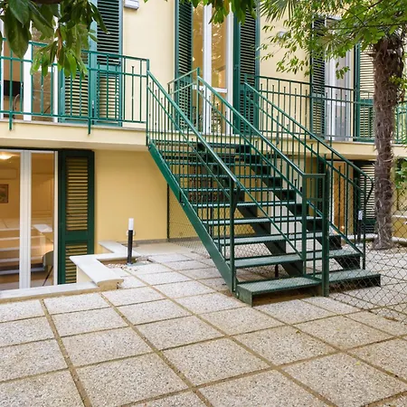 Napoleone - New Near Historic Center דירה *