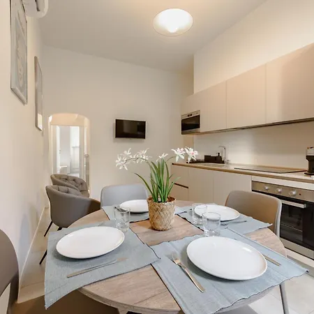 Napoleone - New Near Historic Center Apartman